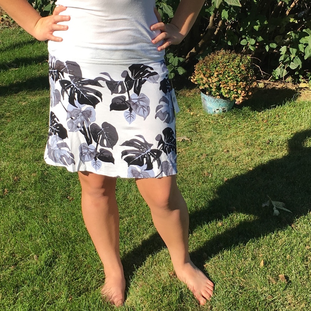 - Kensie L Floral Print Jersey Skater Skirt! NEW!